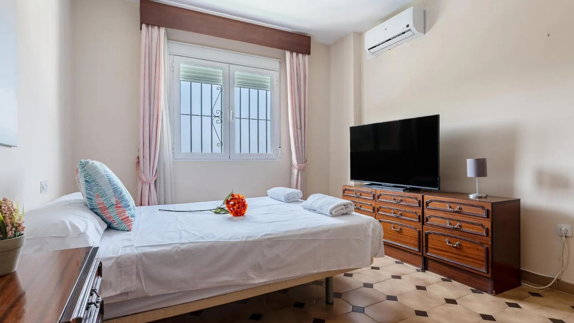 Malagasuite Cortijo Pinos De Alhaurin 알하우린데라토레 0*,  스페인